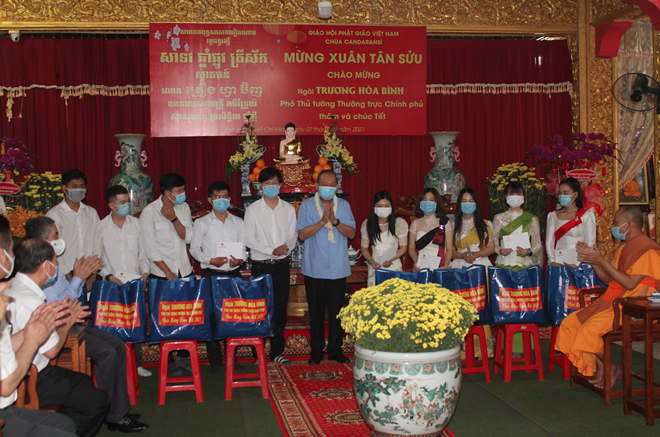 Phó Thủ tướng Thường trực thăm hỏi, tặng quà Tết tại chùa Chăn Ta Răng Sây - Ảnh minh hoạ 6